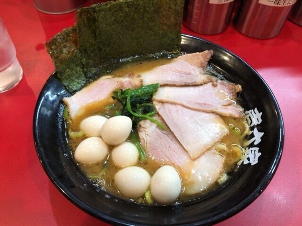 「チャーシューメン+うずら 900円+50円」@壱六家 横浜店の写真