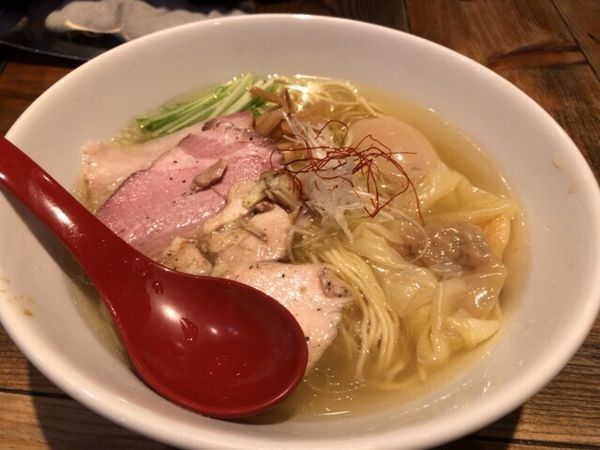 「香彩鶏だし特製塩らーめん  990円」@麺屋 翔 西新宿本店の写真