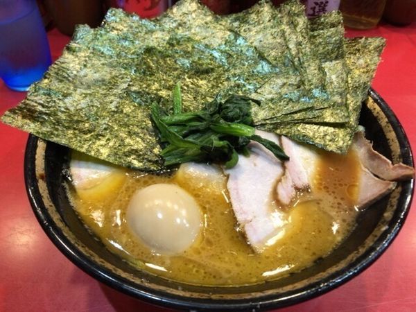 「チャーシューメン＋味玉＋海苔」@家系総本山 ラーメン吉村家の写真