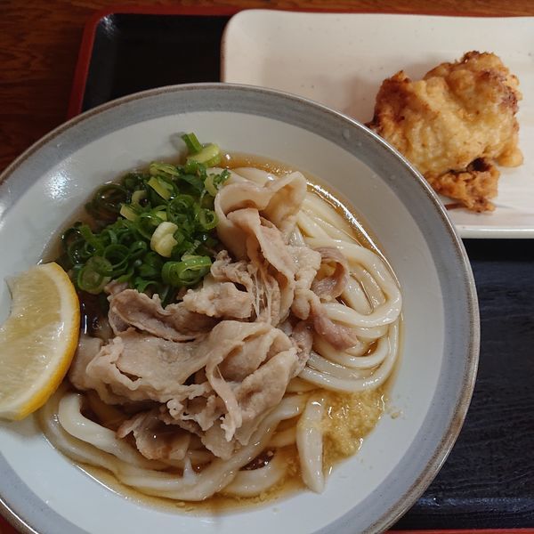 「讃岐もち豚の肉ぶっかけ小470円、鶏天150円」@純手打うどん よしやの写真