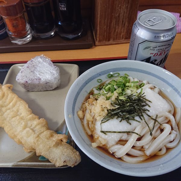 「山かけうどん小330円、おにぎり80円、穴子天160円他」@めりけんや 高松駅前店の写真