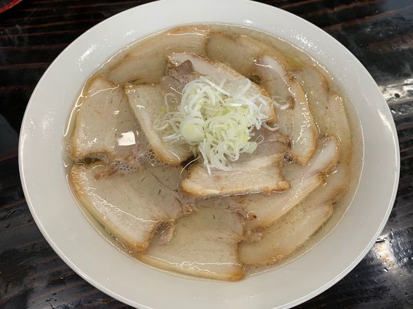 「会津山塩チャーシュー麺大盛り 手打ち太麺」@うえんで 山鹿店の写真