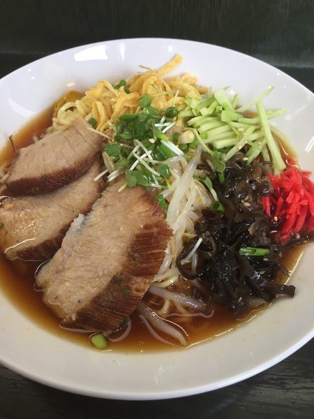 「冷やしトロ肉ラーメン」@らーめん 山頭火 美瑛店の写真