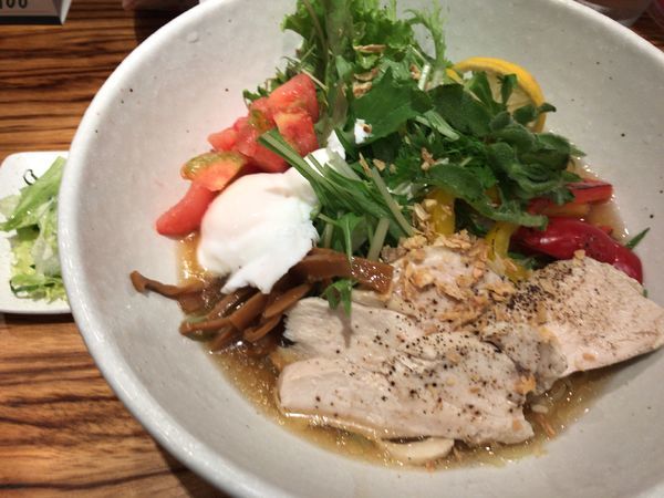 「期間限定：冷やしラーメン980円」@ラーメンバル 青の写真