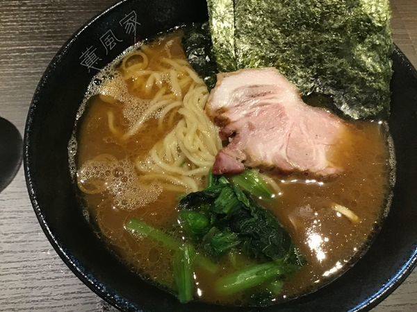 「ラーメン720円(オープン記念中盛無料)麺柔・味濃・油多」@横浜家系 薫風家の写真