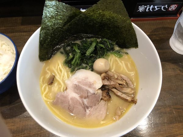 「家系豚骨塩」@横浜家系ラーメン クマガ家の写真