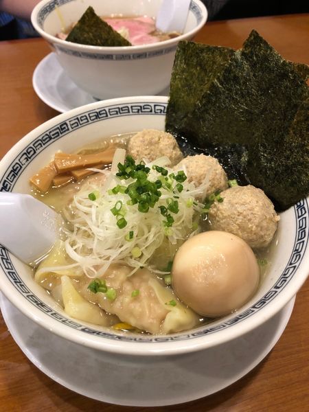 「味玉塩ラーメン＋ワンタン」@稲荷屋の写真