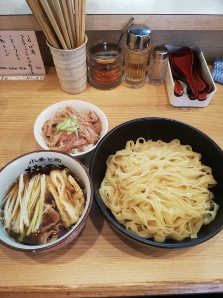 「つけ麺醤油とテール丼セット　1000円」@小麦と肉 桃の木の写真
