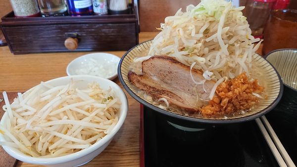 「富士ラーメン 醤油 もやし、玉ねぎ増し」@優勝軒 日立店の写真