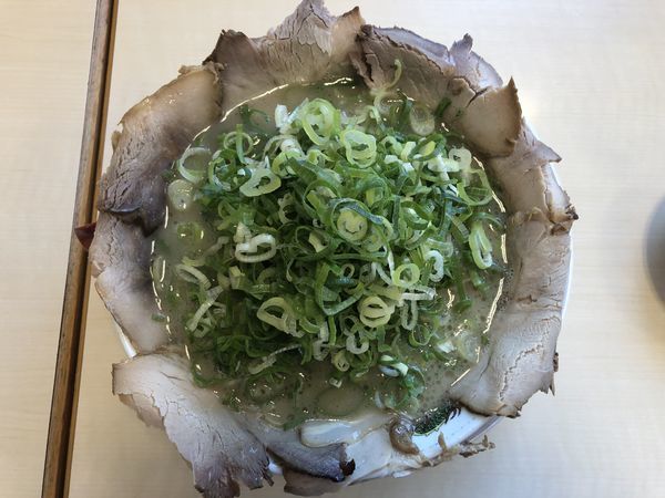 「Wチャーシューラーメン＋ネギ大盛トッピング」@長浜ラーメンの写真