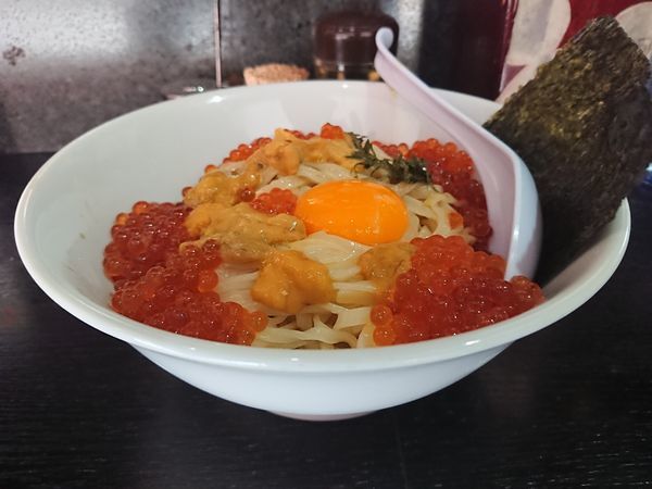 「雲丹とイクラの冷やし卵黄そば」@塩そば 桑ばらの写真