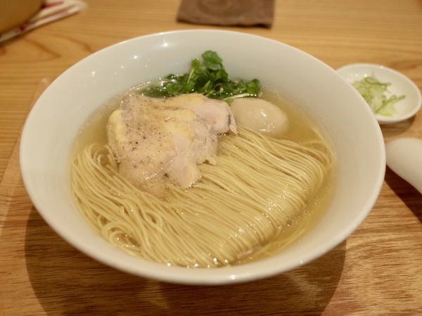 「岩手ほろほろ鳥だしの塩ラーメン…950円」@ラーメン ル・デッサンの写真