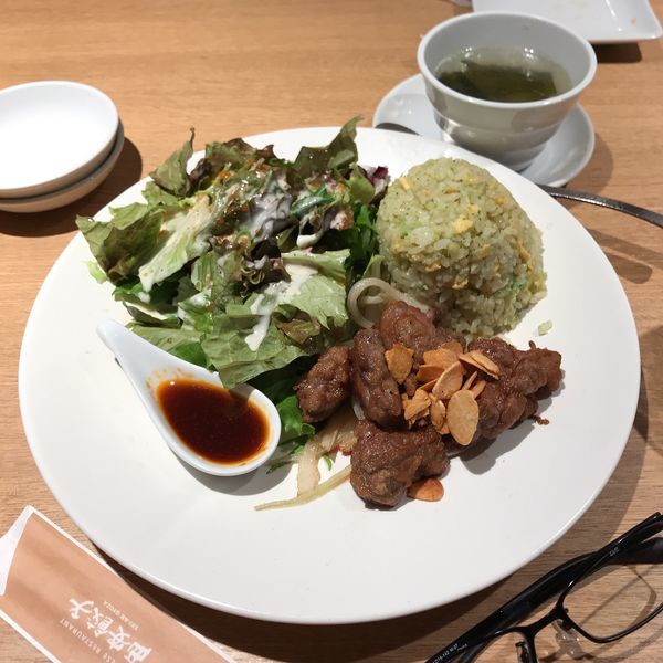 「牛フィレ肉のステーキ炒飯プレートセット」@西安餃子 ルミネ立川店の写真