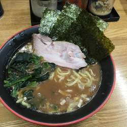 ラーメン並（700円）