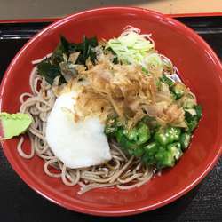 冷やしオクラとろろそば(¥450)