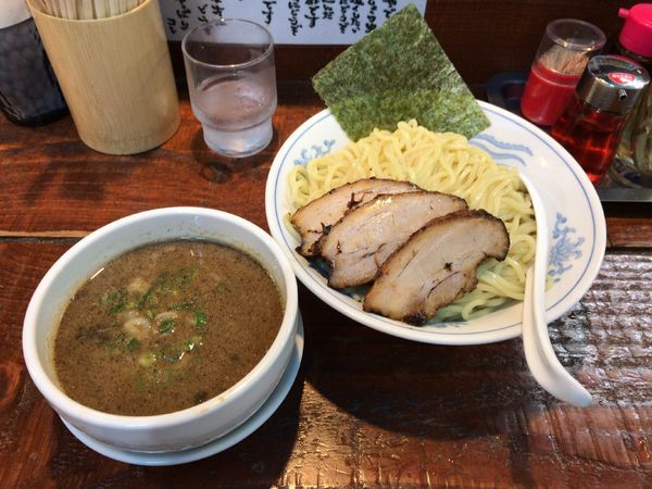 「こってり煮干しつけ麺チャーシュー(1150円)」@初代青樹の写真