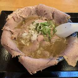 飲み干し煮干しそば はみ出しチャーシュー麺