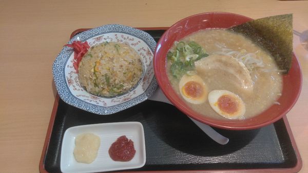 「にんたま味噌チャーハンセット890円」@ゆにろ~ず 横戸店の写真