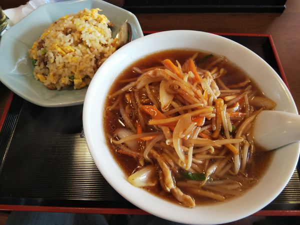 「【限定】もやしラーメン＋半炒飯」@中国料理 竹園の写真