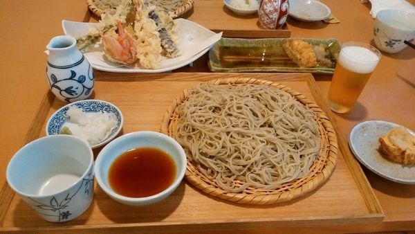 「生粉うちせいろ＋天麩羅盛り合わせ＋だし巻き玉子＋瓶ビール」@蕎麦切りわたなべの写真
