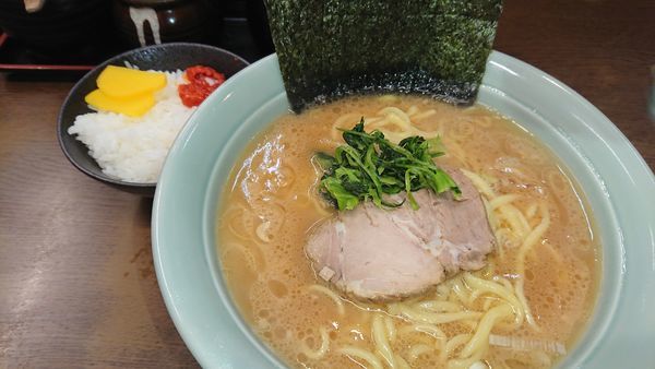 「らーめん中盛(800円)+小ライス(100円)」@寿々㐂家の写真