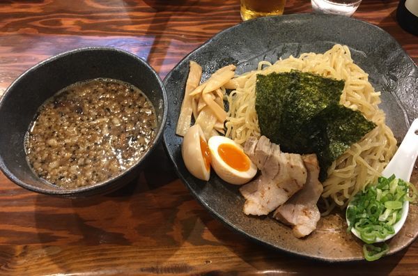 「つけ麺 もつ 大 半熟煮玉子」@龍の家 新宿小滝橋通り店の写真