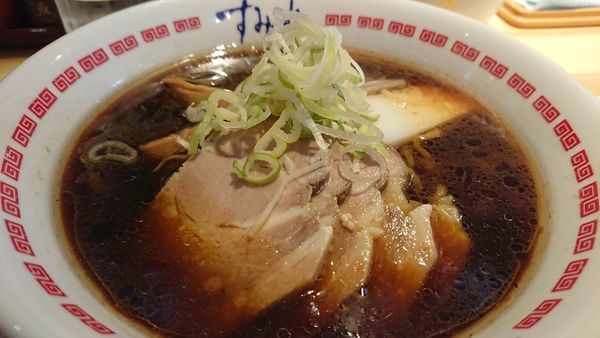 「醤油＋チャーシュー」@すみれ 横浜店の写真