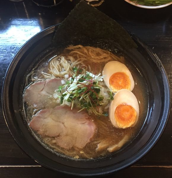 「煮干しらーめん750円+味玉100円」@麺や 笑 ～Sho～の写真