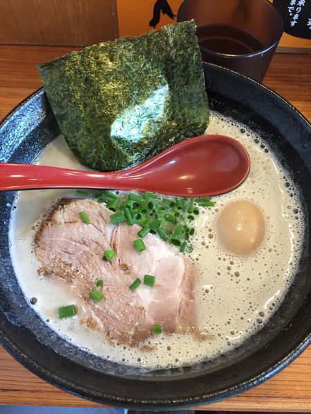 「味玉塩豚骨 ¥750+替え玉¥100」@ラーメン 脇やの写真
