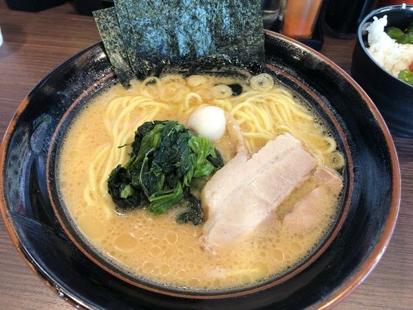 「豚骨醤油ラーメン」@横浜家系ラーメン やまふじ家 野田店の写真