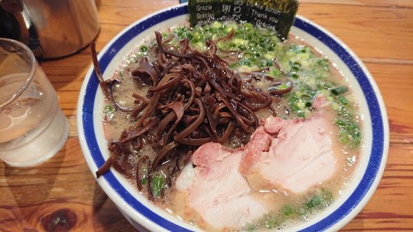 「ねぎラーメン きくらげ追加」@博多長浜らーめん 田中商店の写真