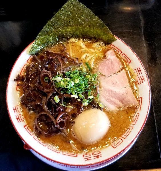 「魚介豚骨ラーメン＋キクラゲトッピング」@博多長浜らーめん 六角堂の写真