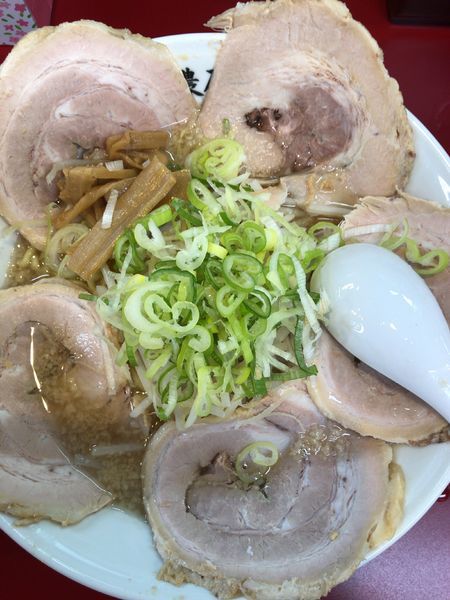 「醤油ちゃーしゅーめん」@濃厚こってりら～めん つばめの写真