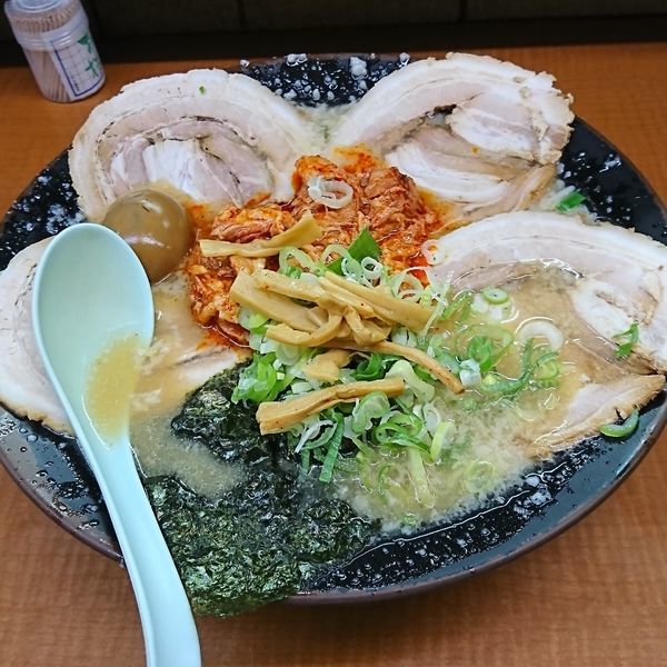 「トリプル(ミソ＋チャーシューメン＋ホルモン)」@屋台ラーメンとんこつ貴生 稔台店の写真