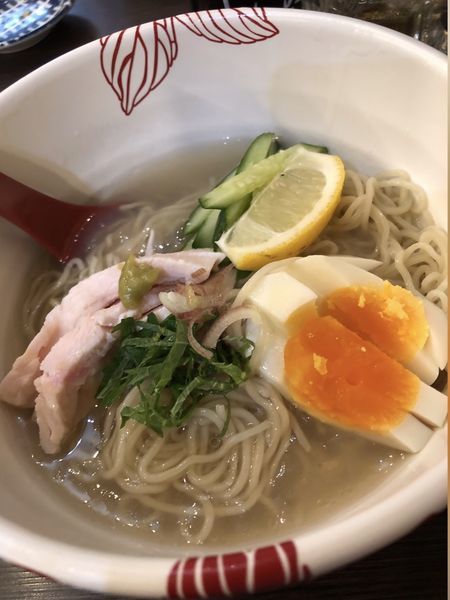 「【限定】冷やしぷるぷる鶏そば　温煮干しスープ付き」@麺処 あす花の写真