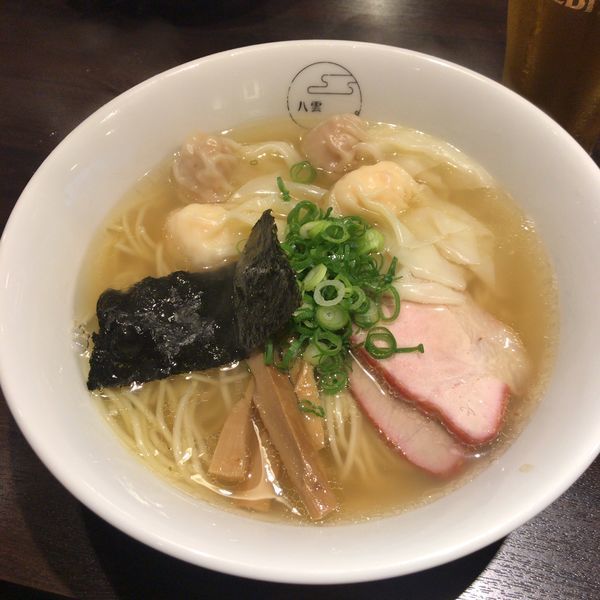 「特製ワンタン麺（白・ハーフ）1000円+ヱビス」@八雲の写真