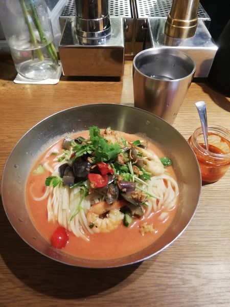 「海老とトマトのココナッツクリームの冷やし麺　950円」@中華そば 二階堂の写真