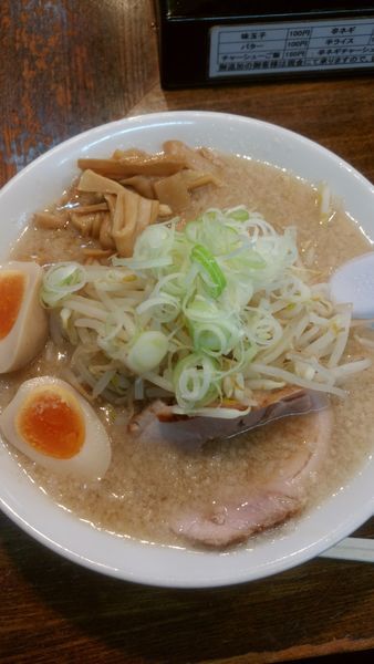 「しょうゆラーメン(中盛)800円＋クーポン味玉子追加(無料)」@こってりらーめん 誉の写真
