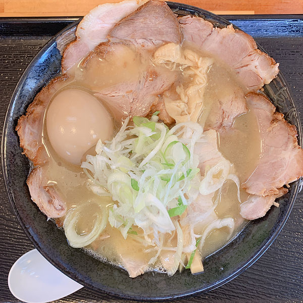 「濃厚鶏白湯 肉肉肉盛りそば＋味玉」@麺屋 太陽の写真