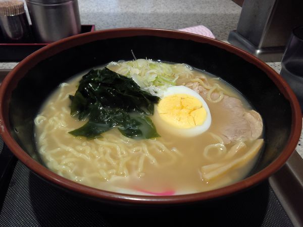 「煮干しラーメン450円」@名代 富士そば 北千住東口店の写真