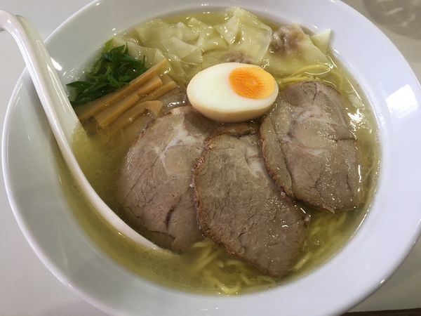 「塩チャーシューワンタン麺」@再来軒の写真