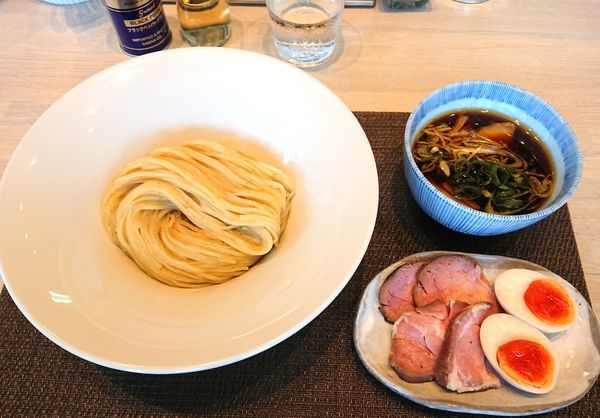 「鶏魚貝の淡麗つけ麺＜醤油＞特製」@宍道湖しじみ中華蕎麦 琥珀 東京本店の写真
