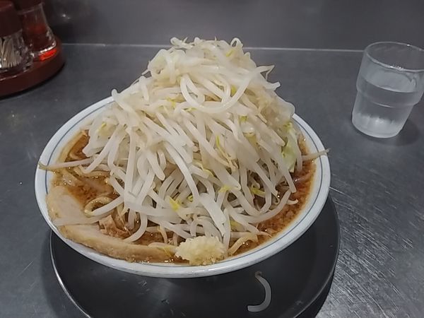 「赤ラーメン　野菜多め　ニンニク少なめ」@らーめん大 本郷店の写真