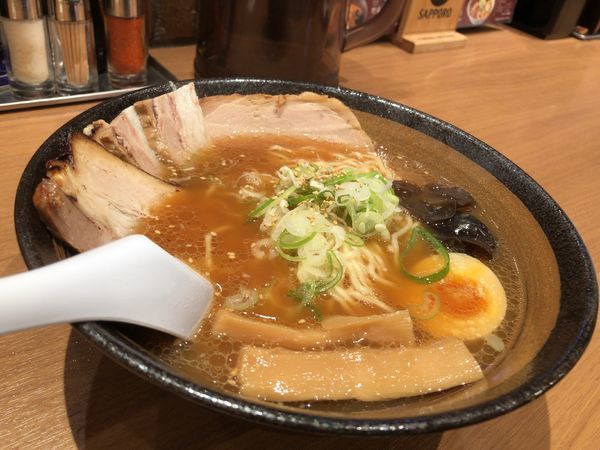 「W豚チャーシュー麺 980円」@梅光軒 新千歳空港店の写真