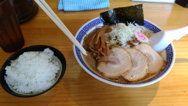 「濃厚中華そば中盛+Wチャーシュー(サービスライス)」@健勝軒 本八幡店の写真