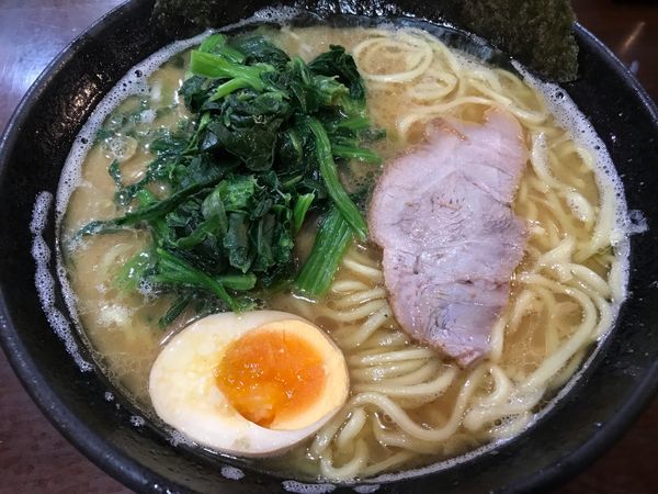 「豚骨醤油らーめん 680円 麺中盛 100円 ほうれん草 100」@横浜らーめん 源泉の写真