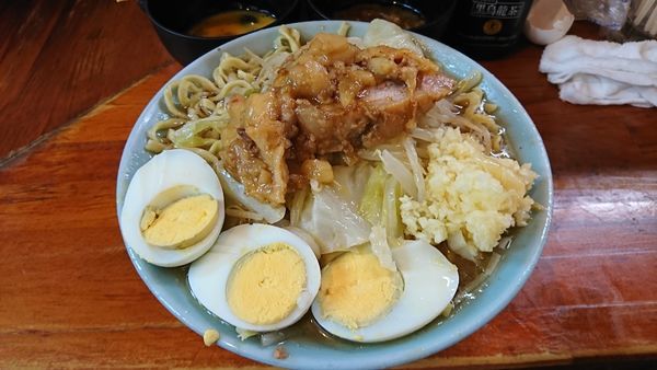 「富士丸ラーメン ゆで玉子 生卵 油増し」@ラーメン富士丸 西新井大師店の写真
