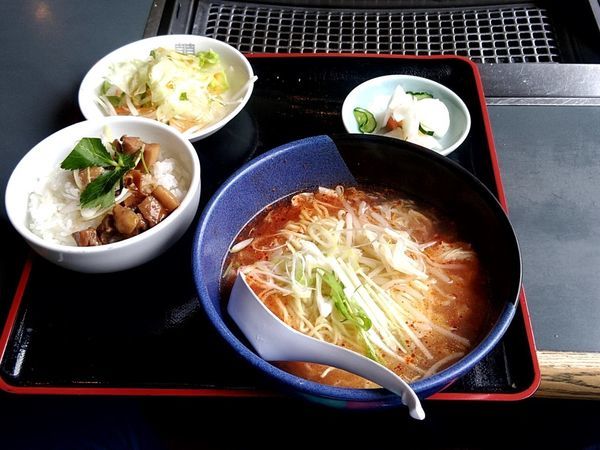 「日替ランチ(辛口玉子ラーメン＋豚バラ丼)620円」@朝鮮飯店 高崎駅西口店の写真