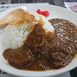 ポークカレー ミニ　216円