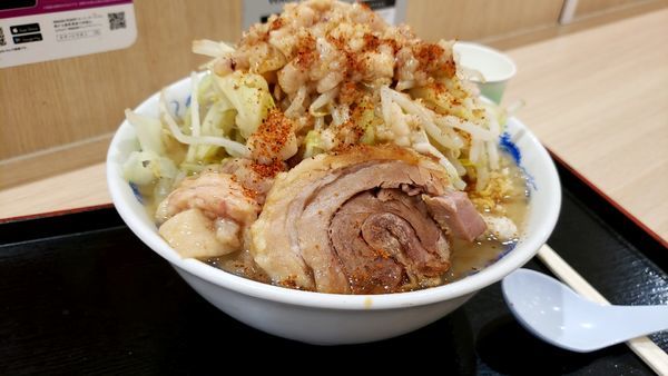 「ラーメン全マシ　ニンニクアブラ　トリプル」@ジャンクガレッジ イオン北戸田店の写真